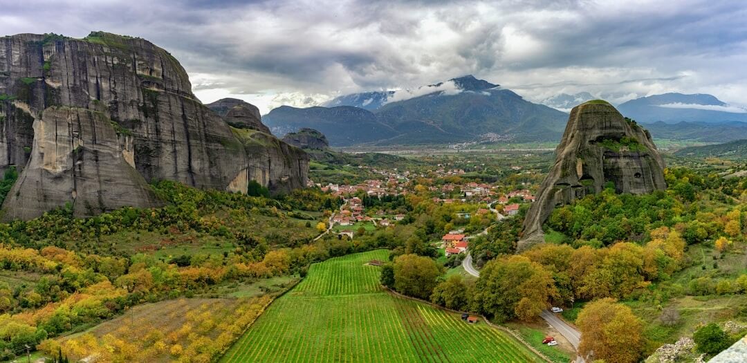 meteora valley - hiking trails